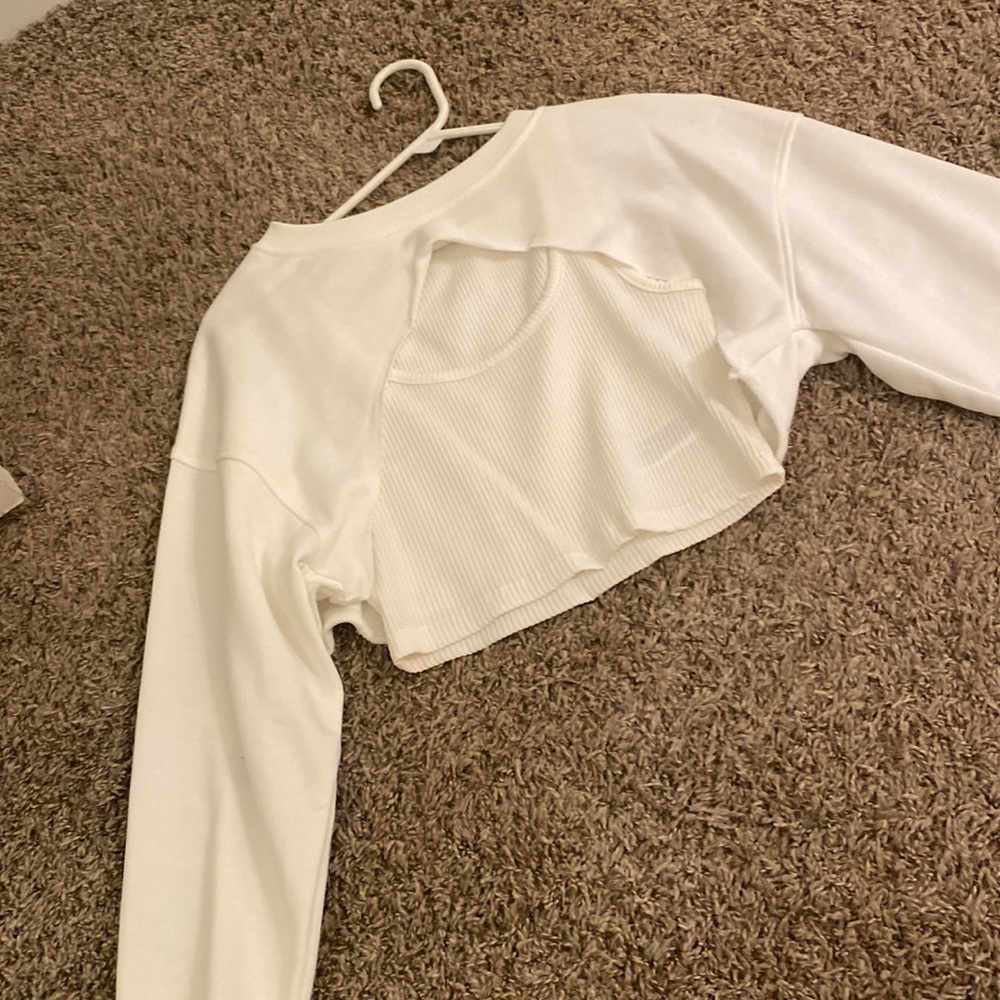 Brand new w/o tags/never worn white tank crewneck! Size small